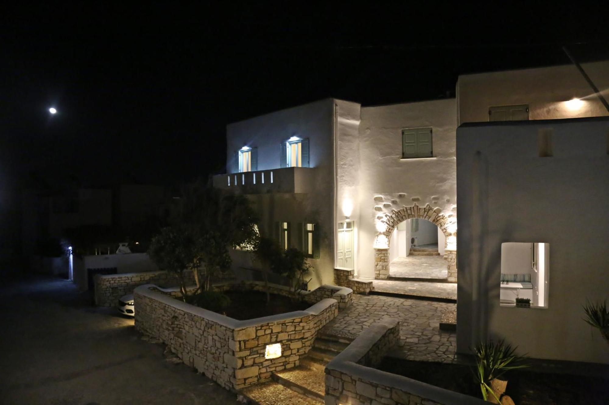 Dafni'S Philoxenia Aparthotel Naousa  Exterior photo